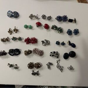 Lot of 28 vintage earrings rhinestone pearl metal plastic lucite rubber.  Etc